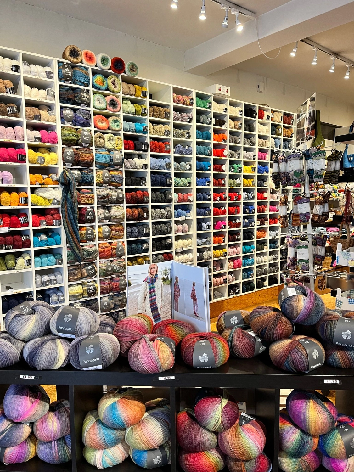 Mode & Handarbeitsdiele - Wolle, Kunsthandwerk, Mode und Accessoires - Wolle