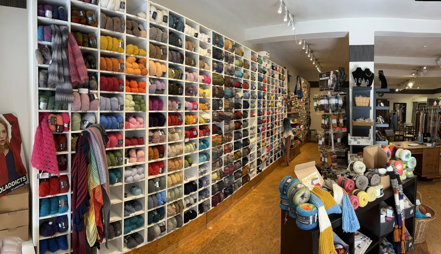 Mode & Handarbeitsdiele - Wolle, Kunsthandwerk, Mode und Accessoires - Wolle